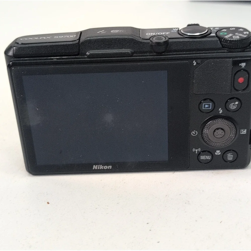 Nikon COOLPIX S9700 16MP 30x Zoom Digital Camera Bundle Batteries Charger - Picture 10 of 14